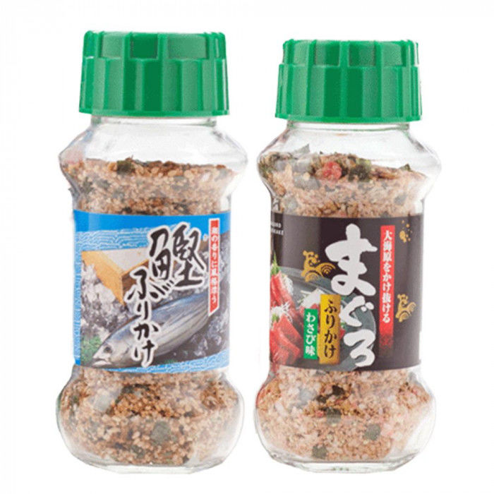 ＜＜ご注意下さい＞＞こちらの商品はメーカーよりお客様へ直接お届けの品になります。 当店での在庫はしておりません。在庫の有無はメーカー在庫のみになりますので、急な欠品や急に廃盤になる可能性がございます。こちらの商品の配送について○北海道・沖縄・離島につきましては、配送不可となりますので予めご了承お願いします。こちらの商品の包装(ラッピング)について○上記の理由(メーカーより直送)により包装はできませんので予めご了承お願いします。こちらの商品の不具合について○お届けしましたこちらの商品に不具合があった場合、商品到着日より1週間以内に当店にご連絡ください。メーカーが直接対応させて頂きます。○お客様がご自身で修理された場合、費用の負担は致しかねますので予めご了承下さい。あたたかいご飯におむすび、お弁当にふりかけて、お召し上がりください。【鰹ふりかけ】茶色を基調とした色合いで、鰹のイメージ及び風味を生かしたカルシウム豊富なふりかけです。ごま・のりで風味を高めています。【まぐろふりかけ】わさびの風味が効いており、マグロの刺身をイメージしております。内容量：鰹ふりかけ(80g)・まぐろふりかけ(85g)×各15個サイズ：個装サイズ：34.8×17.2×43.5cm重量：個装重量：12000g仕様：賞味期間：製造日より360日生産国：日本栄養成分：栄養成分表(100g当たり)【鰹ふりかけ】熱量:394kca、たんぱく質:25.0g、脂質:13.8g、炭水化物:42.5g、食塩相当量:11.6g【まぐろふりかけ】熱量:373kcal、たんぱく質:11.5g、脂質:6.2g、炭水化物:67.8g、食塩相当量:10.2g原材料：名称：ふりかけ【鰹ふりかけ】炒りごま(国内製造)、鰹風味顆粒(乳糖、食塩、鰹節粉末、砂糖、その他)、鰹削り節、ポテトフレーク、脱脂小麦胚芽、砂糖、醤油、ぶどう糖、発酵調味料、食塩、あおさ、のり、でん粉、デキストリン、蛋白加水分解物/調味料(アミノ酸等)、加工でん粉、貝Ca、カラメル色素、酸化防止剤(V.E)、酸味料、甘味料(カンゾウ、ステビア)、(一部に乳成分・小麦・さば・大豆・豚肉・ゼラチン・ごまを含む)【まぐろふりかけ】ポテトフレーク(アメリカ製造、バングラデシュ製造)、ぶどう糖、でん粉、ごま、食塩、砂糖、乾燥鮪フレーク、醤油、わさび顆粒、鰹節粉末、のり、デキストリン、発酵調味料、粉末醤油、魚醤、野菜エキス、トマトパウダー、オニオンパウダー、酵母エキス/加工でん粉、調味料(アミノ酸等)、着色料(カラメル、カロチノイド、ラック、クチナシ、紅花黄)、トレハロース、貝Ca、香料、甘味料(カンゾウ、ステビア、アセスルファムK)、酸化防止剤(V.E)、(一部に乳成分・小麦・大豆・豚肉・ごまを含む)アレルギー表示：乳、小麦、ごま、さば、大豆、豚肉、ゼラチン（原材料の一部に含んでいます）保存方法：直射日光などの高温や多湿を避けて、保存してください。製造（販売）者情報：製造者:株式会社みなり広島県東広島市河内町下河内636