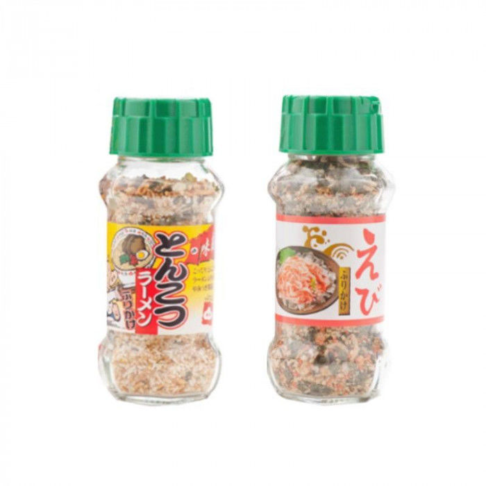 ＜＜ご注意下さい＞＞こちらの商品はメーカーよりお客様へ直接お届けの品になります。 当店での在庫はしておりません。在庫の有無はメーカー在庫のみになりますので、急な欠品や急に廃盤になる可能性がございます。こちらの商品の配送について○北海道・沖縄・離島につきましては、配送不可となりますので予めご了承お願いします。こちらの商品の包装(ラッピング)について○上記の理由(メーカーより直送)により包装はできませんので予めご了承お願いします。こちらの商品の不具合について○お届けしましたこちらの商品に不具合があった場合、商品到着日より1週間以内に当店にご連絡ください。メーカーが直接対応させて頂きます。○お客様がご自身で修理された場合、費用の負担は致しかねますので予めご了承下さい。えびふりかけは、海老と鰹節・のり・ごま等とブレンドした、海老の風味豊かなふりかけです。とんこつラーメンふりかけは、茶色を基調とした色合いで、とんこつラーメンのイメージ及び風味のふりかけです。ねぎ、胡麻、海苔で風味を高めています。内容量：えびふりかけ:85g/個、とんこつラーメンふりかけ:80g/個サイズ：個装サイズ：34.8×17.2×43.5cm重量：2475g、個装重量：12000g仕様：賞味期間：製造日より360日セット内容：えびふりかけ:85g×15個とんこつラーメンふりかけ:80g×15個生産国：日本栄養成分：(100g当たり)えびふりかけ:熱量:387kcal、たんぱく質:18.4g、脂質:12.5g、炭水化物:50.1g、食塩相当量:10.7gとんこつラーメンふりかけ:熱量:357kcal、たんぱく質:9.4g、脂質:7.4g、炭水化物:63.2g、食塩相当量:15.3g原材料：名称：ふりかけ【えびふりかけ】炒りごま(国内製造)、海老風味顆粒(コーンスターチ、乳糖、その他)、ポテトフレーク、あみえび、ぶどう糖、鰹風味顆粒(乳糖、食塩、鰹節粉末、砂糖、その他)、脱脂小麦胚芽、めんたいこ顆粒(食塩、乳糖、砂糖、澱粉、その他)、のり、食塩、あおさ、醤油、でん粉、砂糖、デキストリン、トマトパウダー/調味料(アミノ酸等)、加工でん粉、卵殻Ca、着色料(カロチノイド、ラック、カラメル、紅麹)、貝Ca、酸化防止剤(V.E)、甘味料(ステビア、カンゾウ)、(一部に卵・乳成分・小麦・えび・大豆・豚肉・ごまを含む)【とんこつラーメンふりかけ】味付油揚麺(小麦粉、動植物油脂、その他)(国内製造)、ポテトフレーク、ぶどう糖、でん粉、調味ごま(ごま、砂糖、その他)、食塩、しょうゆ風味顆粒(食塩、乳糖、粉末しょうゆ、砂糖、その他)、醤油、砂糖、ポークエキスパウダー、のり、乾燥ネギ、乾燥鶏肉粉末、デキストリン、野菜エキスパウダー、乾燥卵黄、発酵調味料、香辛料/調味料(アミノ酸等)、加工でん粉、着色料(カラメル、クチナシ)、貝Ca、香料、酸味料、甘味料(カンゾウ、ステビア)、香辛料抽出物、(一部に卵・乳成分・小麦・えび・さば・大豆・鶏肉・豚肉・ゼラチン・ごまを含む)アレルギー表示：卵、乳、小麦、えび、ごま、さば、大豆、鶏肉、豚肉、ゼラチン（原材料の一部に含んでいます）保存方法：直射日光などの高温や多湿を避けて、保存してください。製造（販売）者情報：製造者:株式会社みなり/広島県東広島市河内町下河内636