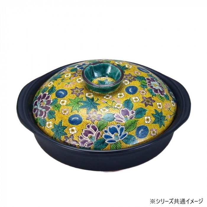 ＜＜ご注意下さい＞＞こちらの商品はメーカーよりお客様へ直接お届けの品になります。 当店での在庫はしておりません。在庫の有無はメーカー在庫のみになりますので、急な欠品や急に廃盤になる可能性がございます。こちらの商品の配送について○北海道・沖縄・離島につきましては、配送不可となりますので予めご了承お願いします。こちらの商品の包装(ラッピング)について○上記の理由(メーカーより直送)により包装はできませんので予めご了承お願いします。こちらの商品の不具合について○お届けしましたこちらの商品に不具合があった場合、商品到着日より1週間以内に当店にご連絡ください。メーカーが直接対応させて頂きます。○お客様がご自身で修理された場合、費用の負担は致しかねますので予めご了承下さい。軽量の土鍋です。団らんの時を華やかに演出する名脇役の九谷土鍋で、体も心も温まるひと時をお過ごしください。※こちらの商品は、全て作家・職人による手作りのため、商品ごとに模様やサイズなどに若干の個体差がございます。※手作りならではの風合いや特徴としてご理解いただいたうえで、お買い求めいただきますようお願い致します。※商品の写真はできる限り実物に近いよう調整しております。※色合いにつきましてはお客様のモニター環境などにより、色味が変わって見えることがございます。サイズ：縦29×横31.5×高さ14cm、個装サイズ：29×31.5×14cm重量：約2.7kg、個装重量：800g素材・材質：ペタライト、陶器仕様：対応熱源:ガス火ボ-ル箱容量:2700ml生産国：日本