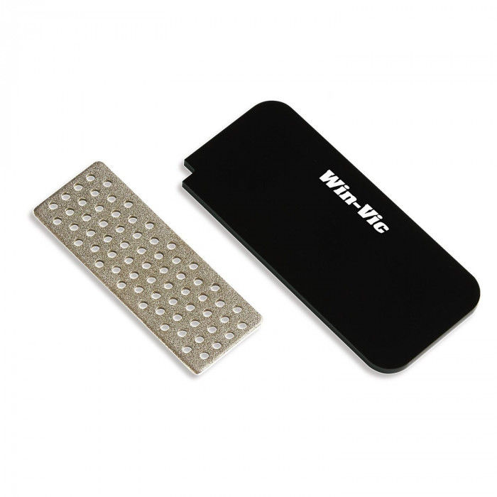 スクレーパーは余分なWaxの除去に、ダイヤモンドシャープナーはエッジ研ぎ&サビ落としにお使いいただけます。サイズ：16×10×1cm、個装サイズ：16×10×1cm重量：37g、個装重量：37g素材・材質：スクレーパー:アクリルシャープナー:スチールセット内容：スクレーパー、シャープナー各1個生産国：台湾