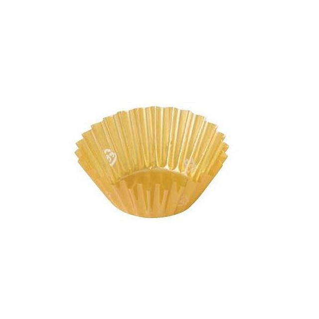 金色に輝くPET素材のカップです。弁当・惣菜からおせち、オードブル、洋菓子等幅広いジャンルに対応いたします。華やかさの中にも落ち着きのあるゴールドが食材を引き立てます。アルミ成分を含まないので金属探知機にも反応せず、電子レンジも使用できます。※カップは量産品のため、形状などに個体差がある場合もございます。サイズは多少前後します。ご検討の目安としてご参照ください。※直火・オーブン・オーブントースターには対応していません。サイズ：(約)口径6.5×底径4×高さ2.5cm、個装サイズ：4×3×20cm重量：個装重量：91g素材・材質：PET仕様：電子レンジ対応※直火・オーブン・オーブントースターには対応していません。セット内容：500枚生産国：日本
