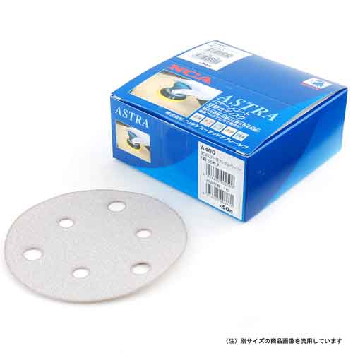 ＜＜ご注意下さい＞＞こちらの商品はメーカーよりお客様へ直接お届けの品になります。 当店での在庫はしておりません。在庫の有無はメーカー在庫のみになりますので、急な欠品や急に廃盤になる可能性がございます。また、上記理由により代金引換便はご利用いただけません。ご注文頂いた商品はメーカーに在庫を確認の上改めてご連絡させていただきますので予めご了承お願い致します。こちらの商品の配送についてこちらの商品につきましては送料をお安くするために メーカーより直接お客様へ配送しております。メーカーが使用する運送会社の都合により配送条件が通常の商品と異なりますのでよろしくお願いします。こちらの商品の包装(ラッピング)について○上記の理由(メーカーより直送)により包装はできませんので予めご了承お願いします。こちらの商品のお支払いについて○こちらの商品のお支払い方法は代金引換便はご利用できませんの で予めご了承お願いします。こちらの商品の不具合について○お届けしましたこちらの商品に不具合があった場合、商品到着日より1週間以内に当店にご連絡ください。メーカーが直接対応させて頂きます。○お客様がご自身で修理された場合、費用の負担は致しかねますので予めご了承下さい。【用途】エアーランダムサンダー125穴あり用ペーパー。50枚入。【機能・特徴】特殊パターンコートにより優れた研削力と耐久性を実現しました。紙質アップで丈夫で長持ちです。表面処理にて目詰まりし難いです。マジック式にて取替え簡単です。【仕様】●サイズ：径125mm。●粒度：240。●マジック式。●吸じん6穴あき。●1箱50枚入【材質】●クラフト紙。●熱硬化性樹脂。●アルミナ砥材。【注意事項ほか】●作業時は保護具着用して下さい。