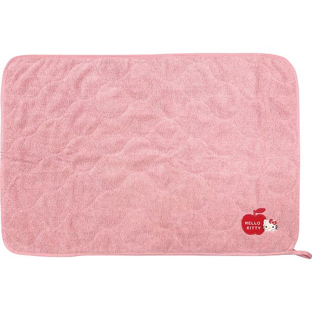 こちらの商品の包装(ラッピング)について○ラッピング・のし承ります（有料）。のし名入れはご注文時備考欄にご記載下さい。注文者名とお届け先名が異なる場合は「（注文者名）様ご依頼分」と送り状に記載して発送いたします。タオル感覚で気軽に洗えるバスマット。キャラクターのワンポイントのアップリケがアクセントになっていて可愛らしいデザイン。マイクロファイバーなので吸水速乾性に優れ、軽くてかさばらずお洗濯が簡単なので、こまめに洗濯でき衛生的。【商品内容】●洗濯ネット使用、ドライ不可【その他説明】●本体重量＝約124g【商品サイズ】●約40×60×0．5cm【材質】●ポリエステル85％・ナイロン15％【原産国】中国【箱サイズ】21×44×1.5cm【箱入重量】150g【宅配区分】常温[ ギフト ]