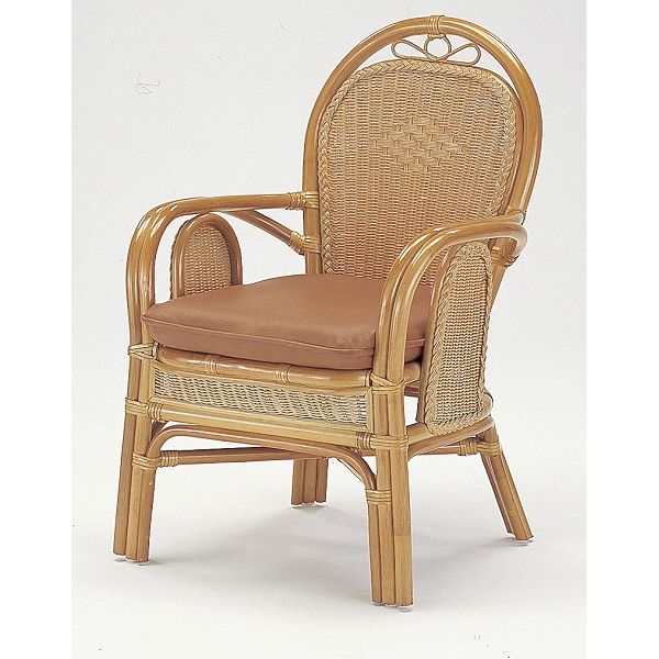 【ラタン（籐）とは】通常直径15mm以上の物を太民、以下の物を丸籐と呼びます。家具のフレームとしては、通常20〜30mm程度の太民が一般的に使用されています。また、直径12mm以下の丸籐を加工して皮籐（背取り・面取り）…一般的にピールと呼ば...