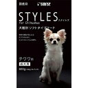 ＜＜ご注意下さい＞＞こちらの商品はメーカーよりお客様へ直接お届けの品になります。 当店での在庫はしておりません。在庫の有無はメーカー在庫のみになりますので、急な欠品や急に廃盤になる可能性がございます。また、上記理由により代金引換便はご利用いただけません。ご注文頂いた商品はメーカーに在庫を確認の上改めてご連絡させていただきますので予めご了承お願い致します。こちらの商品の配送について こちらの商品につきましては送料をお安くするために メーカーより直接お客様へ配送しております。メーカーが使用する運送会社の都合により配送条件が通常の商品と異なりますのでよろしくお願いします。こちらの商品の包装(ラッピング)について○上記の理由(メーカーより直送)により包装はできませんので予めご了承お願いします。こちらの商品のお支払いについて○こちらの商品のお支払い方法は 代金引換便はご利用できませんの で予めご了承お願いします。こちらの商品の不具合について○お届けしましたこちらの商品に不具合があった場合、商品到着日より1週間以内に当店にご連絡ください。メーカーが直接対応させて頂きます。 ○お客様がご自身で修理された場合、費用の負担は致しかねますので予めご了承下さい。犬種ごとに必要とされる栄養素を考慮したソフトモイストフード。チワワ用。【分類】総合栄養食【原材料】肉類(チキン、ビーフ)、糖類(砂糖、水あめ、イソマルトオリゴ糖)、豆類(脱脂大豆)、でん粉類(コーンスターチ)、穀類(小麦粉)、ミルクカルシウム、グルコサミン(カニ由来)、緑茶粉末、種実類(ごま)、サメ軟骨抽出物(コンドロイチンを含む)、D-ソルビトール、ビタミン類(A、D、E、B1、B2、B6、B12、C、ニコチン酸、パントテン酸、葉酸、コリン)、ミネラル類(リン酸カルシウム、炭酸カルシウム、塩化ナトリウム、硫酸マグネシウム、硫酸鉄、炭酸亜鉛、硫酸銅、炭酸マンガン、ヨウ素酸カルシウム)、アミノ酸類(メチオニン)、増粘安定剤(グリセリン)、品質保持剤(プロピレングリコール)、保存料(ソルビン酸カリウム)、pH調整剤、二酸化ケイ素、酸化防止剤(エリソルビン酸ナトリウム、ミックストコフェロール、ローズマリー抽出物)【保証成分】粗たん白質13.0%以上、粗脂肪3.5%以上、粗繊維3.4%以下、粗灰分11.2%以下、水分35.0%以下【エネルギー】245kcal/100g【給与方法】成犬:(1.0〜1.5kg)0.6〜0.8パック程度、(1.5〜2.0kg)0.8〜1.0パック程度、(2.0〜2.5kg)1.0〜1.1パック程度、(2.5〜3.0kg)1.1〜1.3パック程度、(3.0〜3.5kg)1.3〜1.4パック程度【賞味期限】1年【商品サイズ】240×150×48【原産国または製造地】日本【諸注意】直射日光をさけ、涼しい場所で保存し、開封後は早めに使い切ってください。※商品パッケージのリニューアル等により商品画像とお届け商品のパッケージが異なる場合がございます。予めご了承お願い致します。