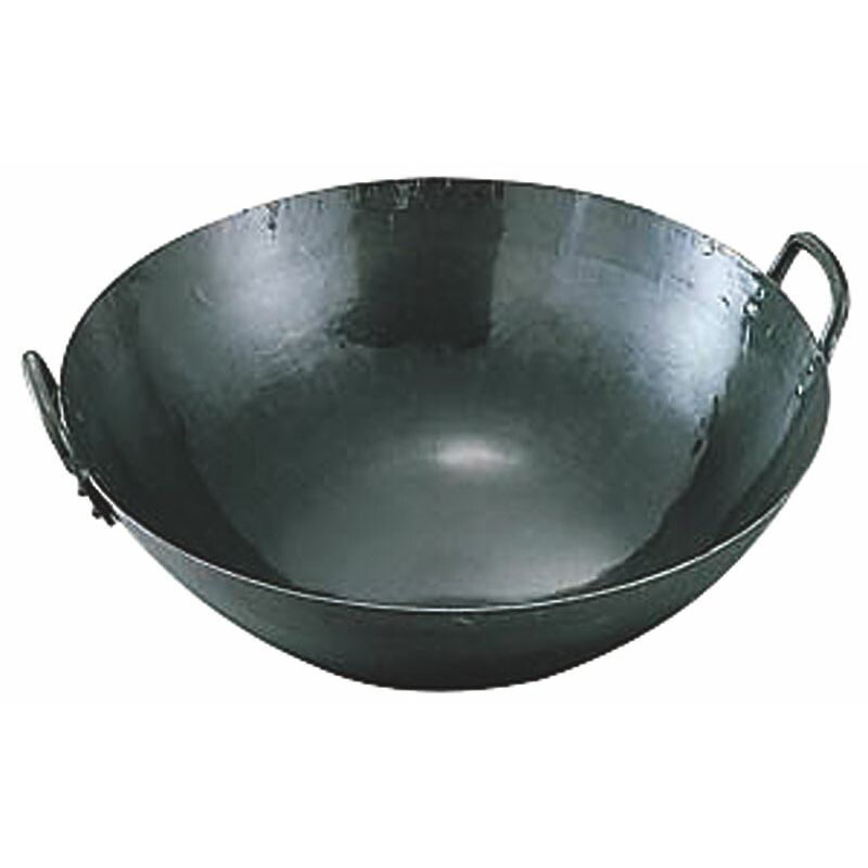 山田鉄打出中華鍋シリーズ。1つ1つ数千回叩いてできる打出し中華鍋。表面の細かい凹凸が油の乗りを良くして焦げ付きにくい。プロの一品！本格煮込み用で深さが秘訣規格:42cm内径×深さ/t=板厚:φ420×140mm/t=1.2mm材質:鉄※画像...