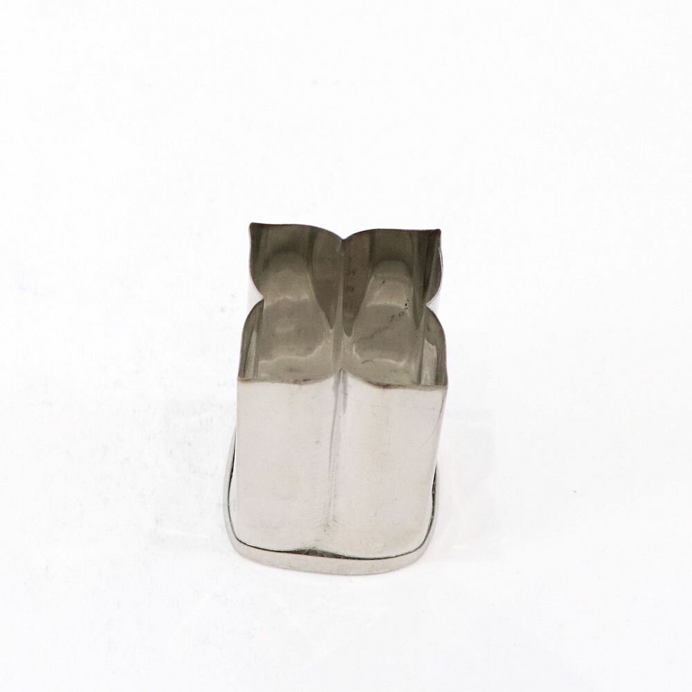 たかもり 野菜抜き型代々培われた匠の技。　食材に＋αの価値を与える「かながた」です。規格:大サイズ(縦×横×高さ):3.1×3.1×5.2mm材質:18-8ステンレス※画像は代表画像ですので、画像のサイズ感と実際のお届け商品のサイズ感は異な...