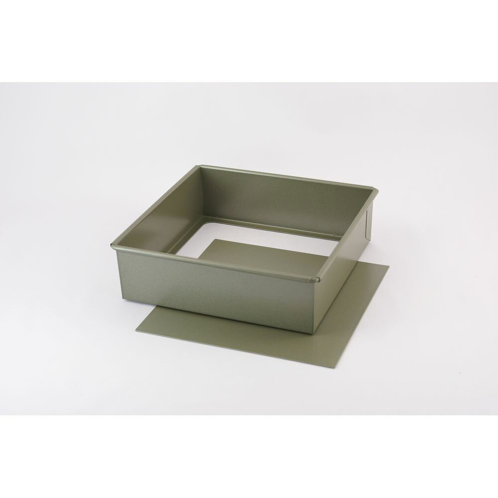 材質：スチールフッ素樹脂加工内寸 縦×横×深さmm：180×180×56生産地：中国※画像のサイズ感と実際のお届け商品のサイズ感は異なる場合があります。商品名および仕様に記載のサイズ・カラー等がお届けの商品になります。[ ケーキ型 ベイクウェアーシリーズ デコレーションケーキ型 ]