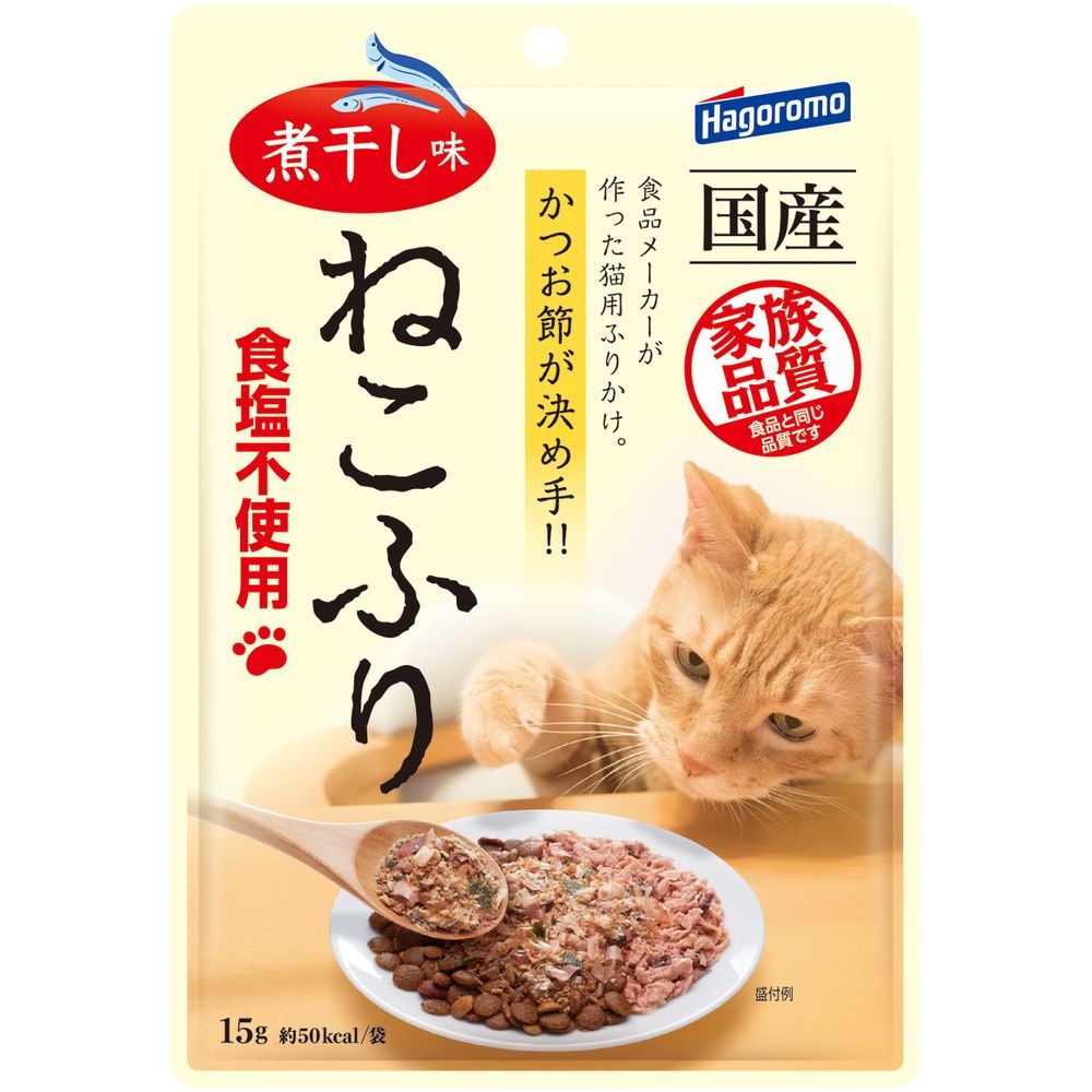 かつお節が決め手！食品メーカーが作った猫用ふりかけ。〜3種類のかつおぶし〜味付けかつおぶし、かつお粉、ソフト削りに煮干し粉と風味顆粒を混ぜ合わせた風味豊かな「ふりかけ」に仕上げました。ドライ＆ウェットフードにふりかけても、そのままでも猫ちゃんが大好きなおいしさです。【原材料(成分)】かつおぶし、煮干し、煮干し風味顆粒(大豆たん白、加工油脂、その他)、砂糖、水あめ、のり、調味料(核酸)、香料、着色料(カラメル)、酸化防止剤(ビタミンE)【保証成分】たんぱく質63％以上、脂肪5％以上、粗繊維0.5％以下、灰分10％以下、水分10％以下【エネルギー】50kcal/袋【給与方法】1日2g程度、1日1〜2回目安に、愛猫のフードにふりかけたり、おやつとしてお与えください。【賞味／使用期限(未開封)】12ヶ月【原産国または製造地】日本【保管方法】・開封後はチャックをしっかり閉めて冷蔵庫で保存し、お早めにご使用ください。【個装サイズ】135×195×14mm【個装重量】23g【その他備考】・使用原料には個体差があるため、色合い・形状などにバラつきがあります。ごくまれに魚の骨が混入する場合があります。【分類】猫用スナック：ふりかけタイプ※商品パッケージのリニューアル等により商品画像とお届け商品のパッケージが異なる場合がございます。予めご了承お願い致します。