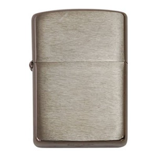 心地よい開閉音を奏でるカムや、戦場でも愛用された素晴らしい耐風性を誇る防風ガードなど、その部品のほとんどが独自に工夫され、フリント、オイル、パッケージまで、製造も組み立ても、全てアメリカの自社の工場で行わる。御存知の通り風に強く、多少の雨でも消えないように水にも強く着火すればフタを閉めるまで消えないので手放しで使用できる便利さ、その安定した火力、そしてZippo社自慢の「永久無償サービス」の修理サービスセンター。/PVD加工/サテーナZIPPO社にはライターの機能的な故障に関して保証する制度があります。もし故障してしまったら、お客様のライターをジッポーサービスに送り修理を依頼していただくと故障の程度、使用年数を問わず無料で修理します。※パソコン、OS、プラウザの環境により実物と若干色合いが異なる場合があります。