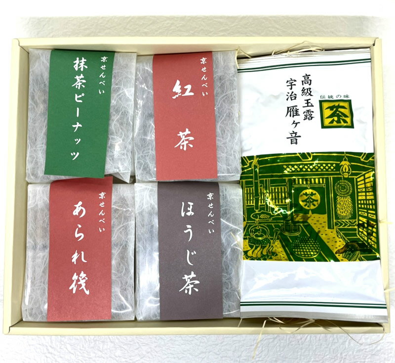 商品名 【送料無料】 「京せんべいと人気の宇治茶 高級玉露雁ヶ音」 お好みの京せんべいを4つお選びいただけます。 （ 抹茶ピーナッツ ほうじ茶 紅茶 あられ筏 かぼちゃ ） 贈り物 ギフト プレゼント 御祝 御礼 内祝 母の日 父の日 敬老の日 お中元 お歳暮 お取り寄せ 海外配送 種類 詰め合わせ 産地 京都宇治 内容 宇治茶と京せんべい4袋 賞味期限 約8ヶ月 保存方法 高温・多湿を避け冷暗所に保存。 移り香にご注意下さい。 製造販売元 ふじや茶舗 藤岡宏有生 FM 京都府京都市東山区清水2-211 5種類のせんべいからお選びください。 ※どの柄の缶が届くかは、届いてからのお楽しみです。京せんべいと人気の宇治茶 高級玉露雁ヶ音 お好みの京せんべい4つ 宇治茶とと京せんべい4袋をセットにしました。 京せんべいは5種類の中からお好きなお味を4つお選びいただけます。 ※抹茶ピーナッツ ほうじ茶 紅茶あられ筏 かぼちゃ