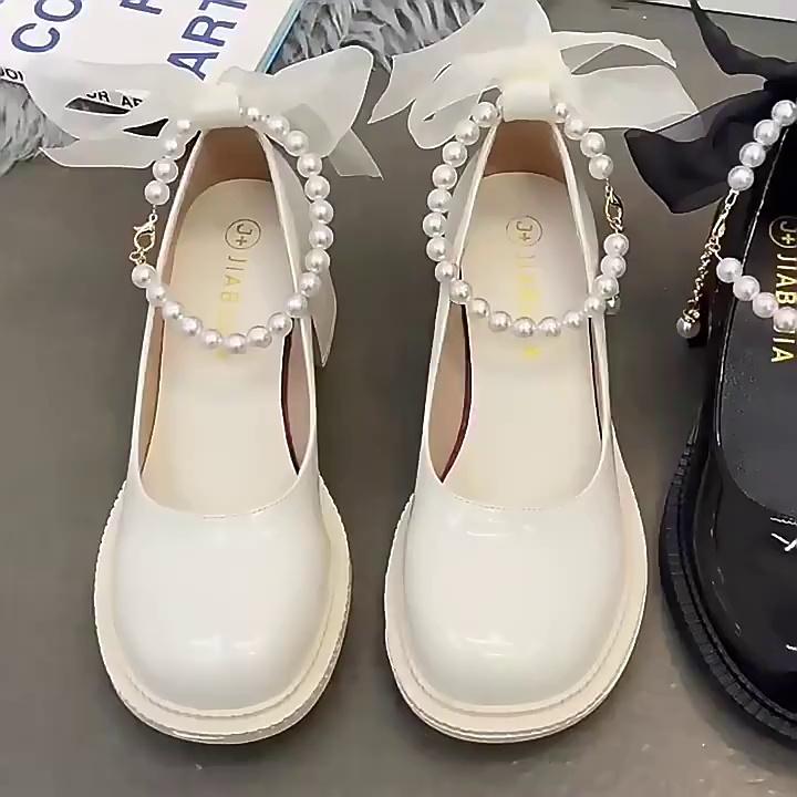パンプス 太ヒール シューズ レディース エナメル 光沢 パール ストラップ リボン パンプス ラウンドトゥ 黒 ベージュ 無地 PUレザー 革 靴 くつ フレンチ レトロ おしゃれ パーティーシューズ クツ 春 秋 韓国風 お呼ばれ 発表会