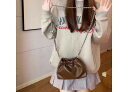 ショルダーバッグ 黒 個性的 チェーンバッグ レディース 小さめ レトロ きれいめ バケットバッグ チェーン 韓国 ガール クロスボディバッグ かわいい おしゃれ バケットバッグ 鞄 かばん 白 茶色 カバン ショルダー 肩掛け 斜め掛け PU