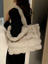 ショルダーバッグ A4 大容量 ハンドバッグ 韓国 秋 冬 大きめ バック ファーバッグ ファー トートバッグ 通勤 ふわふわ もこもこ 正方形 秋 冬 ピンク グリーン カーキ 茶色 おしゃれ かわいい 高級 豪華 個性的 緑 肩掛け ショルダー