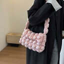ショルダーバッグ もこもこ マシュマロ バッグ 斜めがけ 肩がけ 四角 横型 軽い 鞄 かばん 推し活 バッグ 黒 白 ピンク 紫 青 無地 キルティング風 かわいい レトロ 個性的 スクエア型 軽い 軽量 カバン A4 スリム モコモコ メッセンジャー