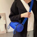 ショルダーバッグ キルティング風 個性的 ダウン風 斜めがけ バック 丸形 円柱 メッセンジャーバッグ ボディバッグ 格子 チェック柄 模様 かわいい 韓国風 もこもこ 鞄 カバン ダウン風 横型 黒 白 青 無地 推し活 バッグ メンズライク
