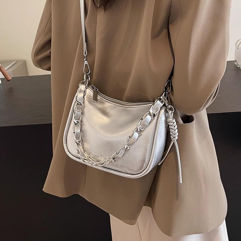 バッグ 鞄 カバン レディース 女性用 ショルダーバッグ ハンドバッグ 手提げ 2way ファスナー 肩掛け 斜め掛け 黒 銀 春夏 秋 冬 無地 チェーン シンプル カジュアル 普段使い 30代 20代 大容量 多収納 おしゃれ かわいい きれいめ