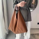 バッグ ショルダーバッグ ハンドバッグ 鞄 肩掛け 手提げ 2way 春夏 黒 ワンショルダー フェイクレザー レザー調 無地 ポケット レディース 女性用 大容量 収納 普段使い 個性的 おしゃれ かわいい きれいめ 通勤 高級感 シンプル カジュアル