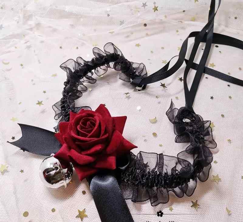 チョーカー ネックレス アクセサリー ジュエリー ペンダント レディース レース 黒 鈴 花柄 フラワー バラ 薔薇 チェーン 立体的 パール イミテーション 女性用 きれいめ おしゃれ かわいい フェミニン 個性的 高級感 存在感 ゴージャス 豪華