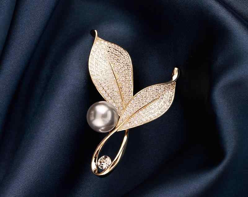 ローズマリー ブローチ クリスタル ビジュー 人工 パール 多用途 コサージュ アクセサリー レディース ..