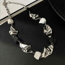 ペンダント ネックレス アクセサリー 女性用 レディース シルバー チェーン ストーン キラキラ メタル モノトーン シック アクセント インパクト 個性的 普段使い パーティー デート イベント かわいい かっこいい おしゃれ アート春夏 秋 冬
