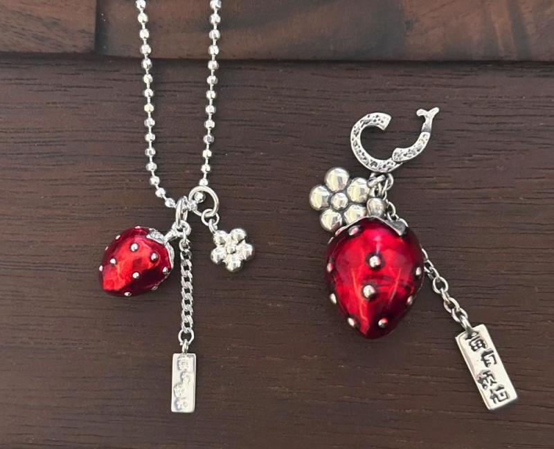ペンダント ネックレス アクセサリー ペンダントヘッド 女性用 レディース シルバー キラキラ チャ