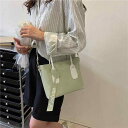 ショルダーバッグ バッグ 鞄 肩掛け 斜め掛け 手提げ 2way レディース 女性用 ロゴ 英字 無地 レザー 春夏 秋 冬 黒 緑 白 ファスナー チャック 無地 シンプル カジュアル 普段使い 個性的 存在感 主役級 こなれ感 抜け感 おしゃれ