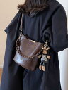 ハンドバッグ ポシェット ショルダーバッグ 斜め掛け 女性用 レディース ブラウン ブラック 三つ編み取っ手 レトロ アンティーク風 エイジング カジュアル ミニバッグ サブバッグ 通学 デート ショッピング かわいい かっこいい おしゃれ 上質 高級感