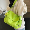 ショルダーバッグ 斜め掛け 鞄 肩掛け 2way 手提げ バッグ レディース 女性用 磁石 マグネット 春夏 秋冬 緑 青 白 ジッパー ファスナー チャック ポケット 多収納 大容量 シンプル カジュアル こなれ感 学生 20代 おしゃれ かわいい