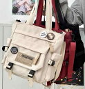 ショルダーバッグ 斜め掛け ハンドバッグ 鞄 肩掛け 2way 手提げ バッグ レディース 女性用 ナイロン 白 黒 赤 ロゴ 英字 ファスナー ジッパー チャック ポケット 多収納 大容量 シンプル カジュアル こなれ感 20代 おしゃれ かわいい