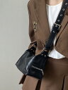 ショルダーバッグ 斜め掛けバッグ ポシェット 女性用 レディース ブラック 舟形 ストラップ 調整可能 カジュアル ストリート レトロ クラシック ぽってり デート お出かけ 通学 学校 旅行 買い物 サブバッグ かわいい かっこいい おしゃれ クール