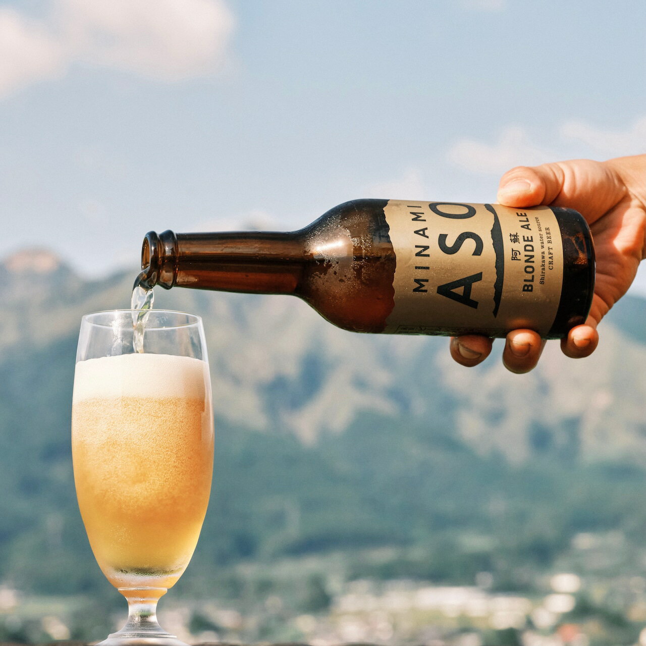 阿蘇ブロンドエール 阿蘇レッドIPA 2種類 飲み比べセット ギフト用 専用ボックス入り 国産 クラフトビール 330ml 4本入り メーカー公式 箱入り beer 麦酒 瓶ビール まとめ買い おしゃれ 日本産 お酒【プレゼント 誕生日 還暦 結婚 お祝い ホームパーティー 記念日】