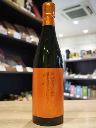 商品説明 名称 蔵の師魂 原材料名 原材料 : さつま芋、米麹 原料芋 : 黄金千貫(東馬場農場産) 原料米 : 鹿児島県産米 麹 : 黒麹 内容量アルコール度数 720ml25度 保存方法 高温多湿・直射日光を避け保存 製造者 小正醸造鹿児島県