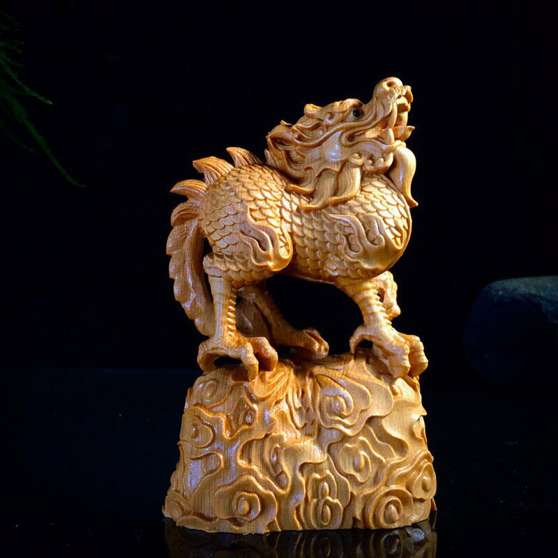 サイプレス 檜彫刻 雲を駆ける麒麟 置物 (12.5x8x4.8cm) 開運 魔除け 書斎 デスク 和風インテリア 木彫り工芸品 ギフト