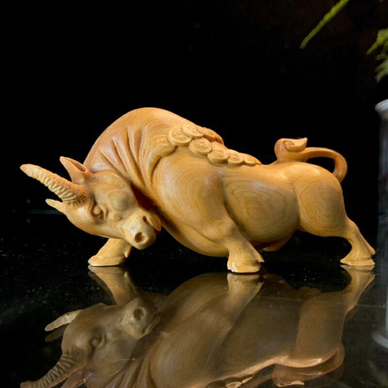 サイプレス 彫刻「牛気冲天」置物 (13x5.5x4.5cm) - 勢い 成功 勝負運 書斎 デスク 和風インテリア ギフト