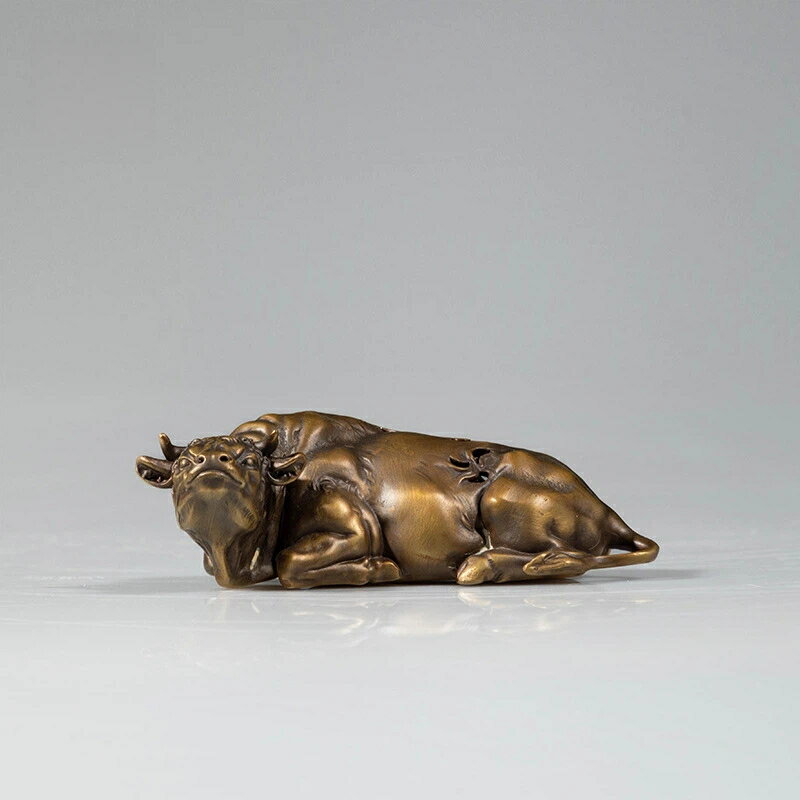臥牛祈福 銅像 置物 黄銅 牛 招財 開運 オフィス 書斎 茶卓 リビング インテリア 開業祝 昇進祝 社長室 贈答品 ギフト クリスマス 御歳暮 お歳暮 御年...