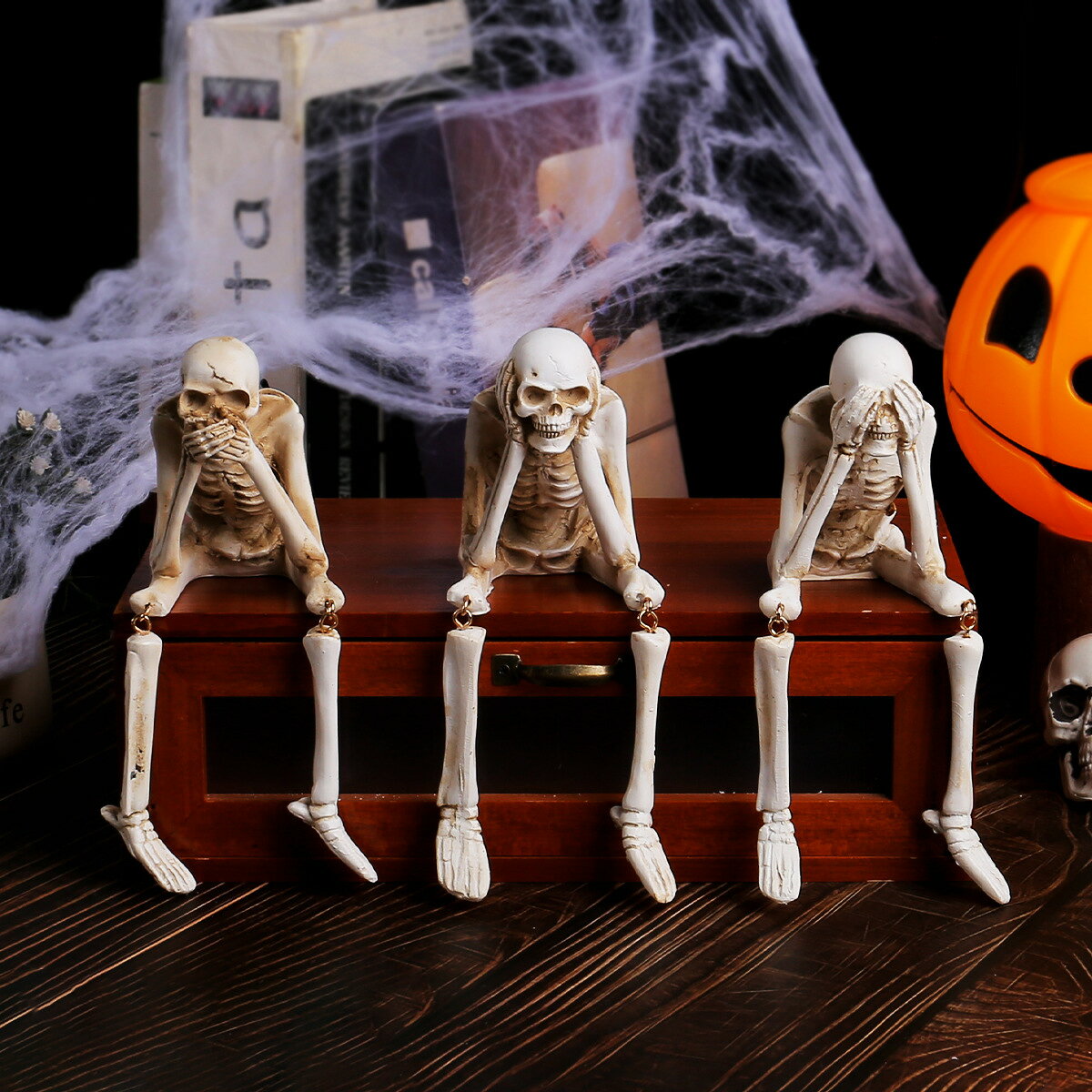 fukin-storeのハロウィン レジン 骷髅 置物 骨格 工芸品 不気味 ディスプレイ ブラック｜アングル3