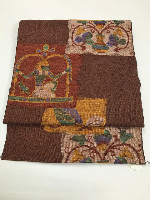 商品説明：さっくりとしたこげ茶地に壁画調文様の織成し六通柄八寸名古屋帯 サイズ：幅約30.5、長さ約374cm 素材：正絹 状態：ランク4クスミ有 TPO：普段着等 ※帯のみの販売となります