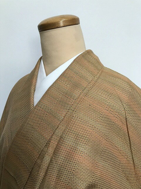 【中古】 Sサイズ 紬 正絹 薄茶地に霞文様 袷着物 最強配送