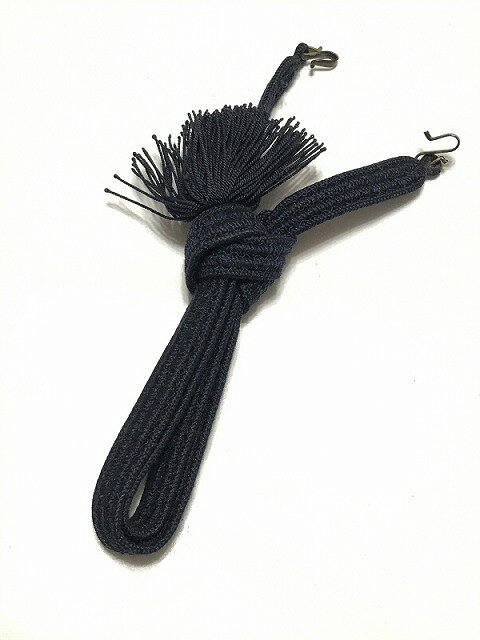 商品説明：青味感じる濃紺の平組S鐶(カン)付き サイズ：幅約1、長さ約13cm 素材：正絹 状態：ランク3 クスミ 房に散らばり有 TPO：普段着等