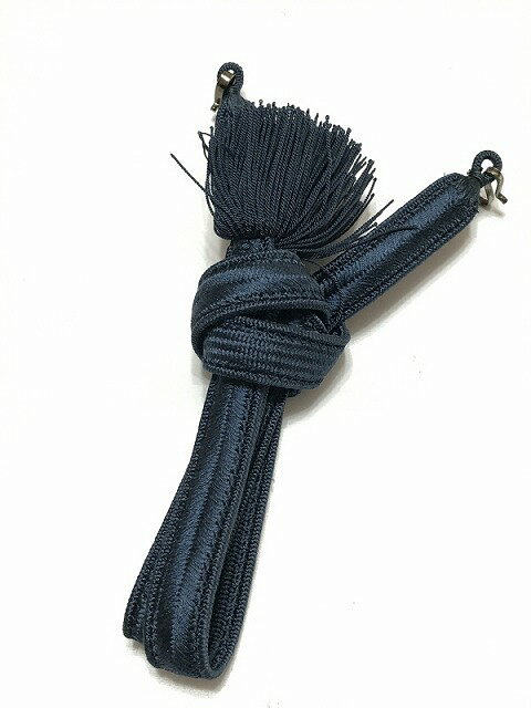 商品説明：青味感じる濃紺の平組S鐶(カン)付き サイズ：幅約1、長さ約13cm 素材：正絹 状態：ランク3 クスミ 房に散らばり有 TPO：普段着等