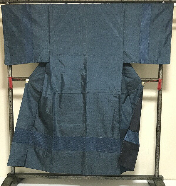お買い物マラソン25％OFFクーポン/【中古】紬 リメイク男物 正絹 濃紺地に蚊絣文様 袷着物 裄71 Lサイズ 【福服特製】シーズン春 リサイクル着物 リメイク着物 和装 男性着物 男性用着物 着物リメイク 着物リサイクル 中古着物 和服