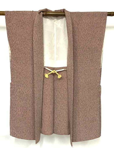 20%OFFクーポン発行中/【中古】 陣羽織 リメイク品 正絹 袖なし羽織 男女兼用 小紋柄 灰ピンクに木目模様 状態良好 福服特製 あす楽 メンズ 着物用コート 着物コート 着物羽織 和装 アウター 普段着 和服羽織り おしゃれ 羽織り はおりもの 和服 おでかけ 20%OFFクーポン発行中/【中古】 陣羽織 リメイク品 正絹 袖なし羽織 男女兼用 小紋柄 灰ピンクに木目模様 状態良好 福服特製 あす楽 メンズ 着物用コート 着物コート 着物羽織 和装 アウター 普段着 和服羽織り おしゃれ 羽織り はおりもの 和服 おでかけ