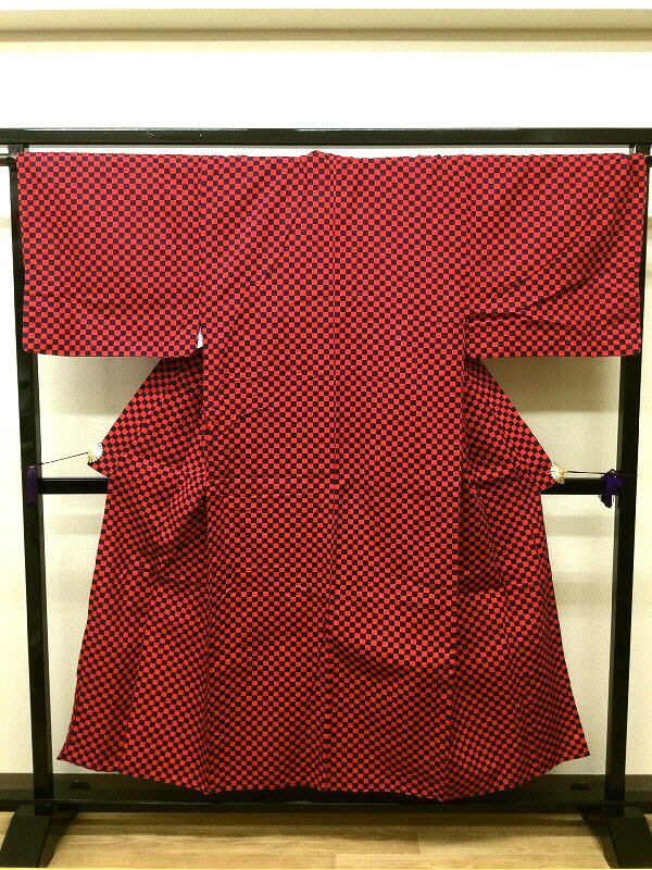 お買い物マラソンお得クーポン対象/【中古】男物 綿 裄73 身丈149 コットン着物 赤色地に市松模様 洗える着物 最強配送