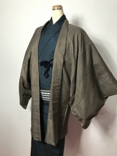 ●【中古】 2Lサイズ 羽織 リメイク 男物 正絹 こげ茶地に蚊絣文様 袖継ぎ 着物羽織り メンズ 着物羽織 和装 リサイクル着物 リメイク着物 アウター 普段着 和服羽織り おしゃれ 羽織り はおりもの 福服特製 着物リメイク 着物リサイクル 中古着物 和服 ●【中古】 2Lサイズ 羽織 リメイク 男物 正絹 こげ茶地に蚊絣文様 袖継ぎ 着物羽織り メンズ 着物羽織 和装 リサイクル着物 リメイク着物 アウター 普段着 和服羽織り おしゃれ 羽織り はおりもの 福服特製 着物リメイク 着物リサイクル 中古着物 和服