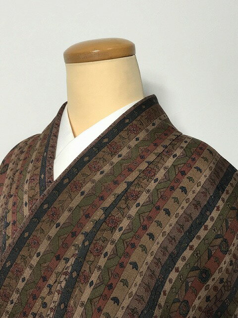 【中古】Mサイズ 正絹 付け下げ こげ茶地に唐花模様 訪問着 着物 中古着物 レディース シルク レディース着物 リサイクル着物 和服 和装 結婚式 結婚式服装 リサイクル着物訪問着