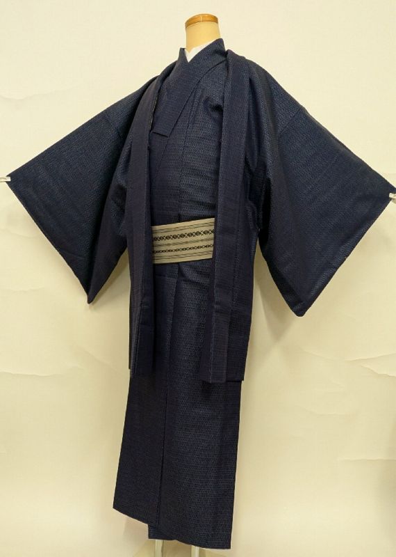 25%クーポン+P5倍/【中古】 アンサンブル 男物 ウール 羽織 着物 2点セット 濃紺地に大き目の亀甲柄 裄69 Mサイズ あす楽