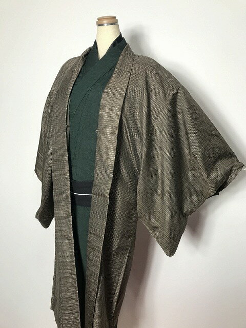 週末限定25%OFFCOUPON発行中/【中古】Sサイズ 羽織 男物 正絹 こげ茶地に蚊絣文様 着物羽織り メンズ 和装コート 着物用コート 着物コート 着物羽...