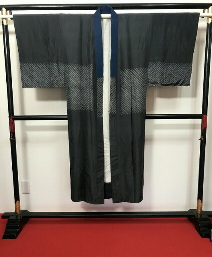 【中古】Sサイズ 男物 正絹 長襦袢 グレー地に縞模様 【中古】Sサイズ 男物 正絹 長襦袢 グレー地に縞模様