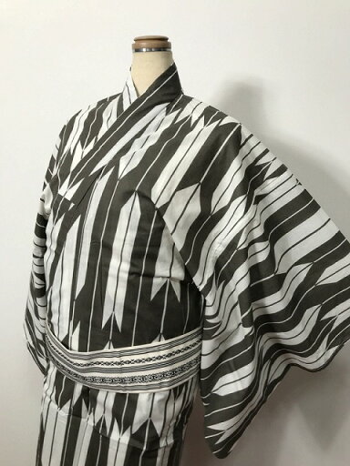 お買い物マラソンお得クーポン対象/新品 Mサイズ 男物 綿 浴衣 白地に矢羽根模様 シーズン夏 最強配送 お買い物マラソンお得クーポン対象/新品 Mサイズ 男物 綿 浴衣 白地に矢羽根模様 シーズン夏 最強配送